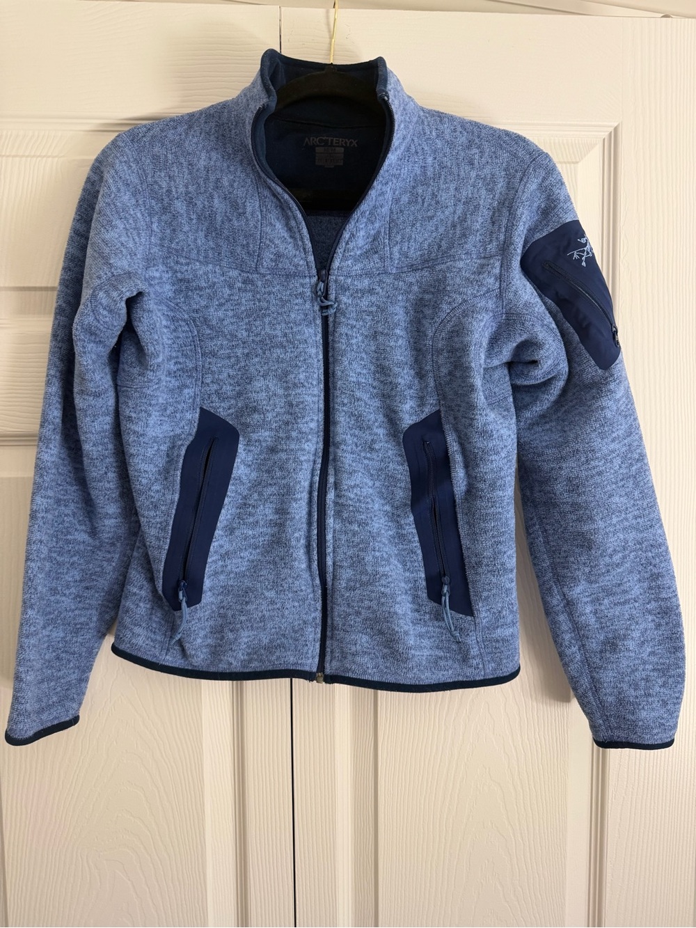Arc'teryx Men's Heather Light Blue Full-Zip Fleece Jacket with Navy Accents